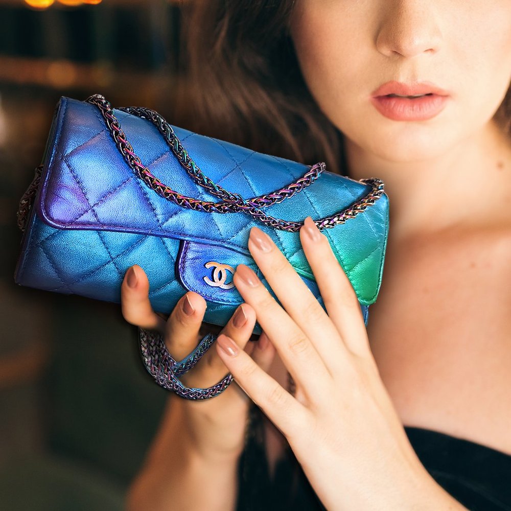 *** SOLD ***  CHANEL Mermaid flap, Quilted WOC